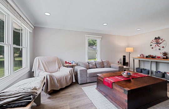 13-web-or-mls-1811 Center Dr Int-2