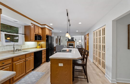 13-web-or-mls-9099 Summerfield Road Int-4