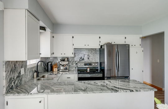 14-web-or-mls-5946 E Heights Dr Int-5