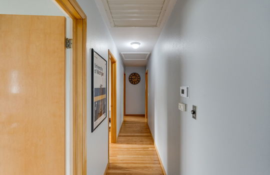 15-web-or-mls-5946 E Heights Dr Int-6