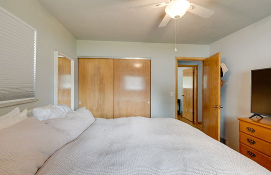 17-web-or-mls-5946 E Heights Dr Int-8