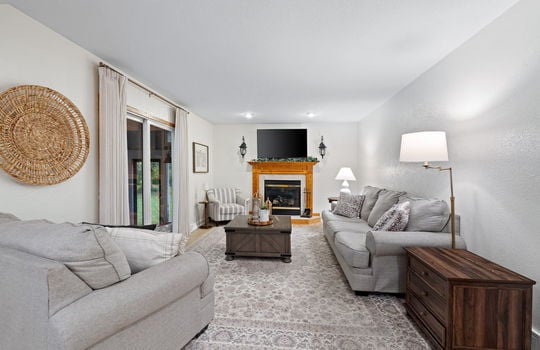 17-web-or-mls-9099 Summerfield Road Int-8