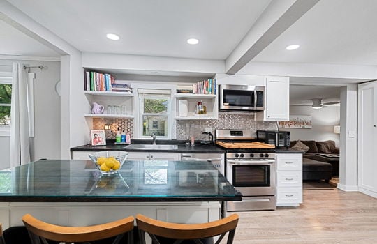 19-web-or-mls-1811 Center Dr Int-8