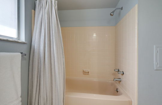 19-web-or-mls-5946 E Heights Dr Int-10