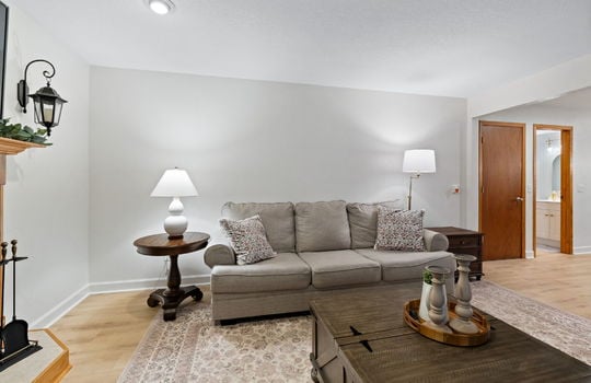 19-web-or-mls-9099 Summerfield Road Int-10