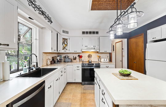 20-web-or-mls-3867 Timber Creek St Int-11