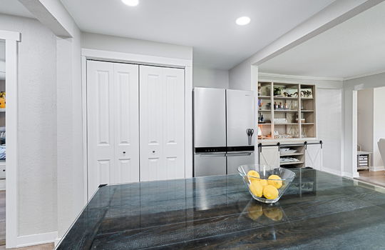 22-web-or-mls-1811 Center Dr Int-11