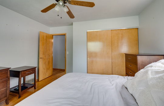 23-web-or-mls-5946 E Heights Dr Int-14