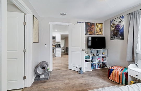24-web-or-mls-1811 Center Dr Int-13