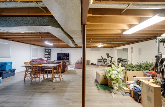 24-web-or-mls-5946 E Heights Dr Int-15