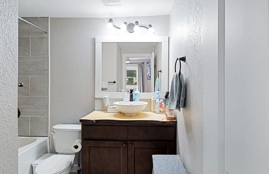 25-web-or-mls-1811 Center Dr Int-14