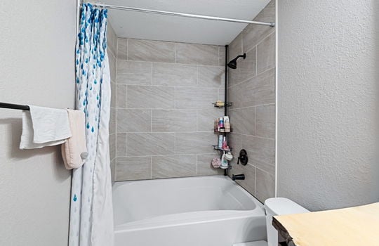 26-web-or-mls-1811 Center Dr Int-15