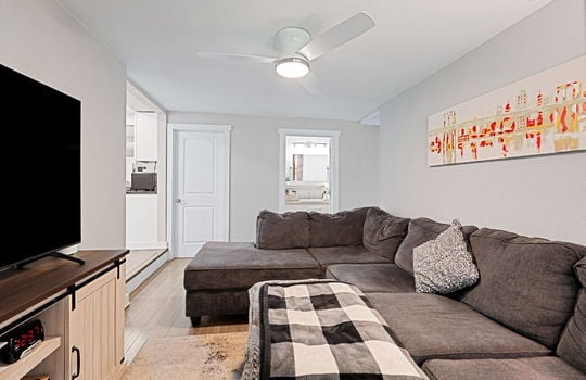 33-web-or-mls-1811 Center Dr Int-22