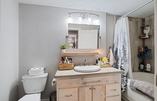 34-web-or-mls-1811 Center Dr Int-23