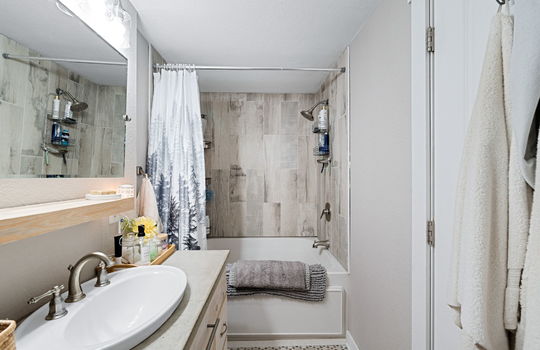 35-web-or-mls-1811 Center Dr Int-24