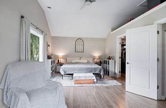 36-web-or-mls-1811 Center Dr Int-25