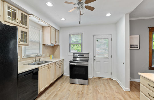 3624 Hoiles Ave Int-12