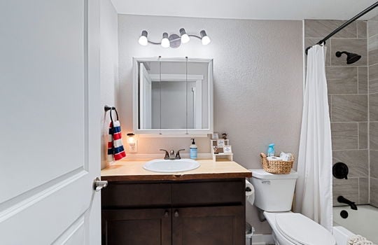 41-web-or-mls-1811 Center Dr Int-30