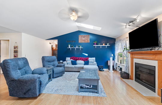 12-web-or-mls-9116 Susan Cir Int-5