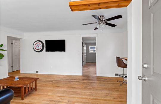 13-web-or-mls-2320 Sherwood St Int-1