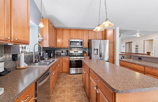 16-web-or-mls-9116 Susan Cir Int-9
