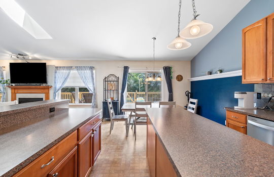 17-web-or-mls-9116 Susan Cir Int-11
