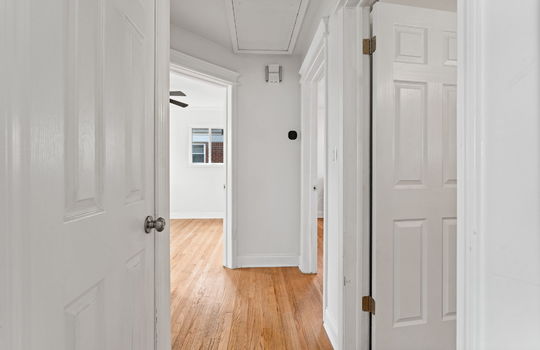 19-web-or-mls-2320 Sherwood St Int-7