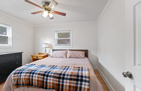 23-web-or-mls-2320 Sherwood St Int-11