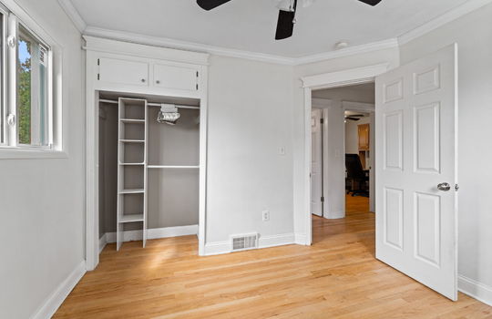 26-web-or-mls-2320 Sherwood St Int-14