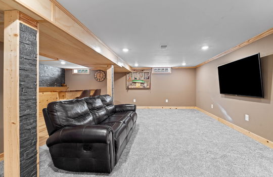 28-web-or-mls-2320 Sherwood St Int-16