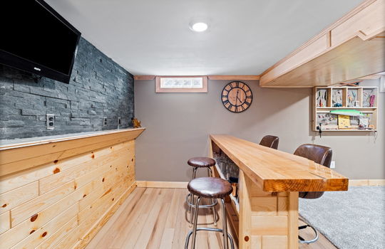 33-web-or-mls-2320 Sherwood St Int-21