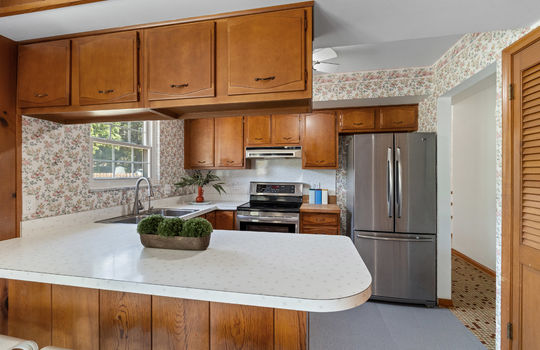 3384 Springdale Dr Int-10