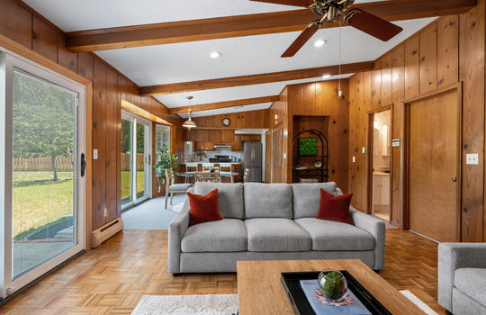 3384 Springdale Dr Int-14