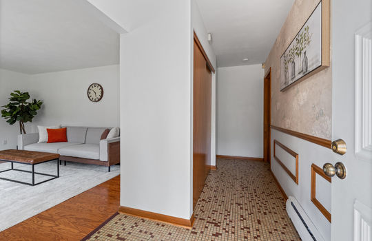 3384 Springdale Dr Int-2