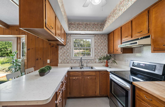 3384 Springdale Dr Int-9