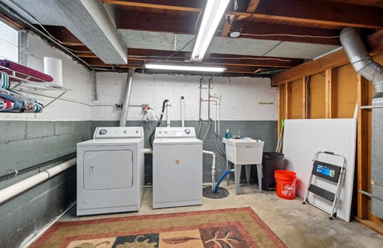 3412 Butternut St Int-24