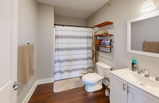 48-S-St-Clair-St-Bathroom