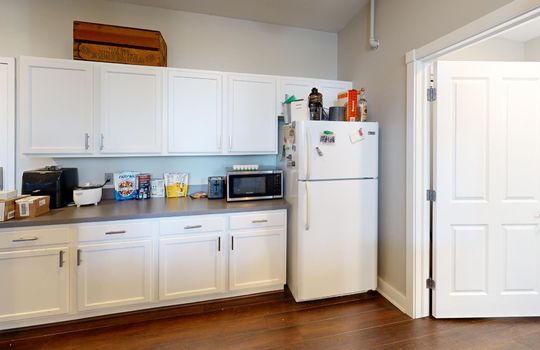 48-S-St-Clair-St-Kitchen 1
