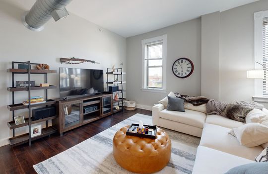 48-S-St-Clair-St-Living-Room
