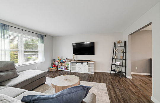 10-web-or-mls-2160 Eastedge Dr Int-2