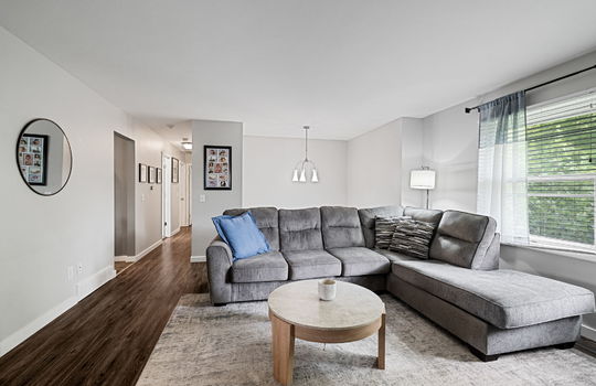 12-web-or-mls-2160 Eastedge Dr Int-4