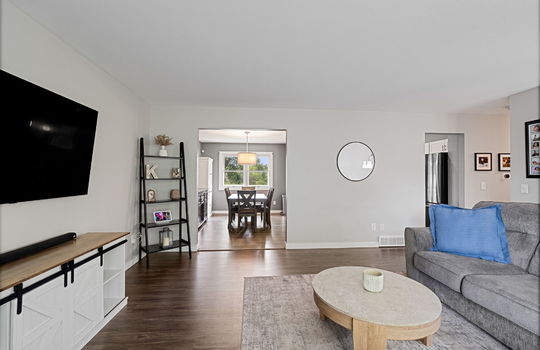 13-web-or-mls-2160 Eastedge Dr Int-5