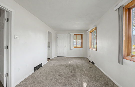 13-web-or-mls-9901 Secor Rd Int-3