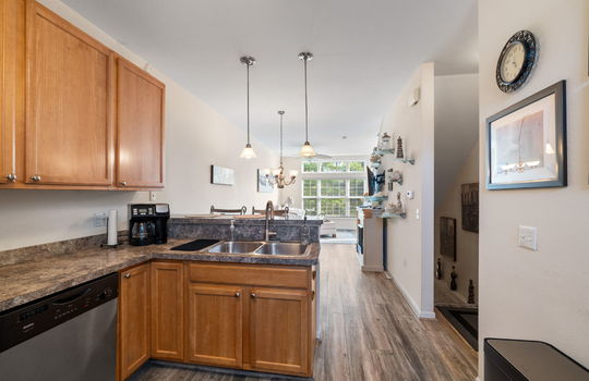 15-web-or-mls-200 Beachwalk Trail Int-8