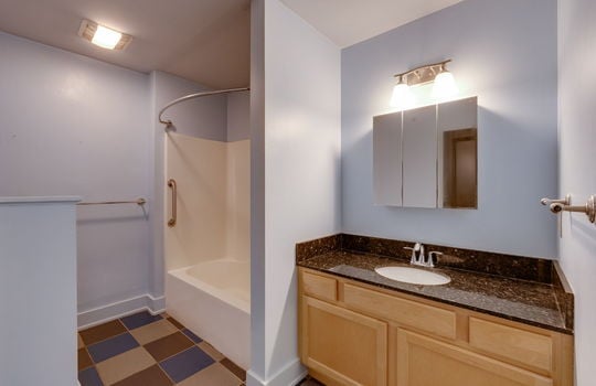 15-web-or-mls-44 S St Clair St Unit 1 Int-13