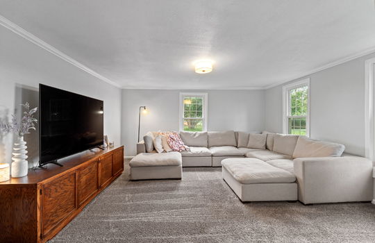 15-web-or-mls-6308 Yankee Rd Int-3