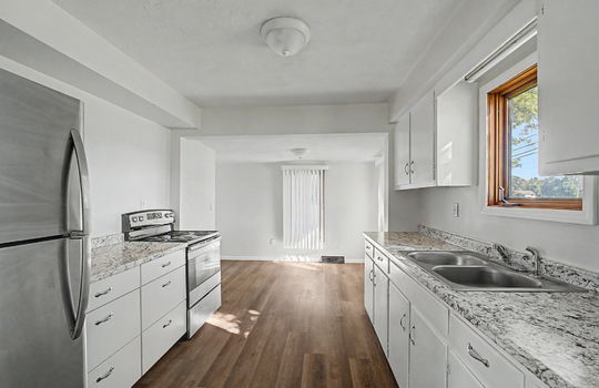 15-web-or-mls-9901 Secor Rd Int-5