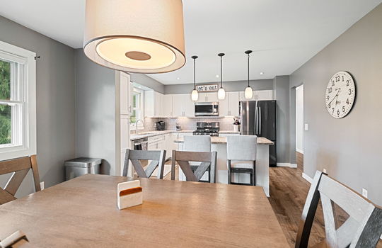 16-web-or-mls-2160 Eastedge Dr Int-8