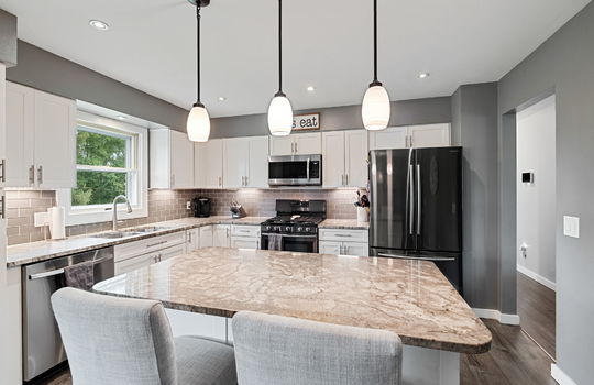17-web-or-mls-2160 Eastedge Dr Int-9