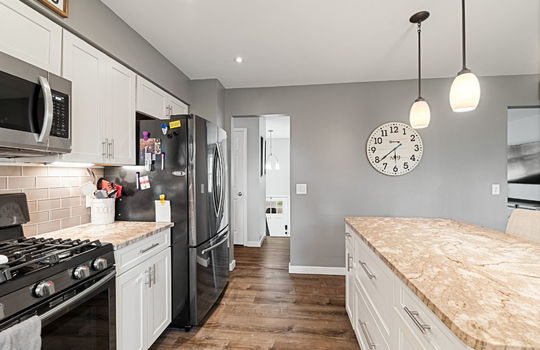 20-web-or-mls-2160 Eastedge Dr Int-12